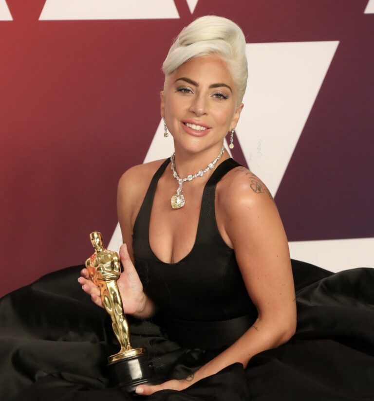 Lady Gaga Dapat Penghargaan Besar di Gala Amal New York