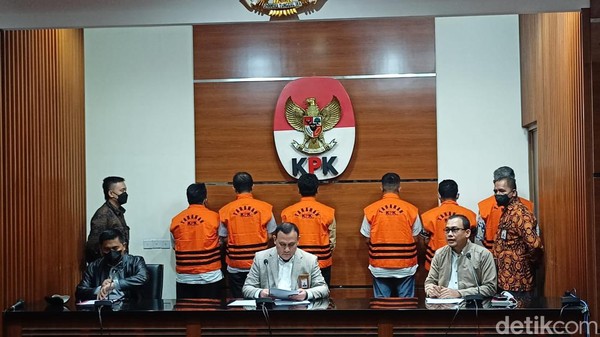 KPK Tangkap Bupati di Jawa Timur